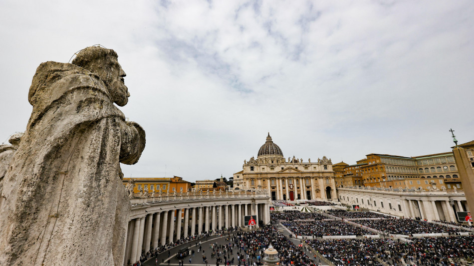 Troppi abusi nelle offerte per le messe, il Papa frena