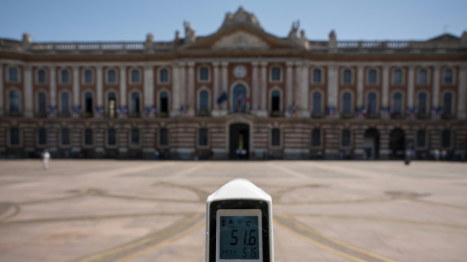 La canicule encha&icirc;ne les records, Lecornu mobilise le syst&egrave;me de sant&eacute;