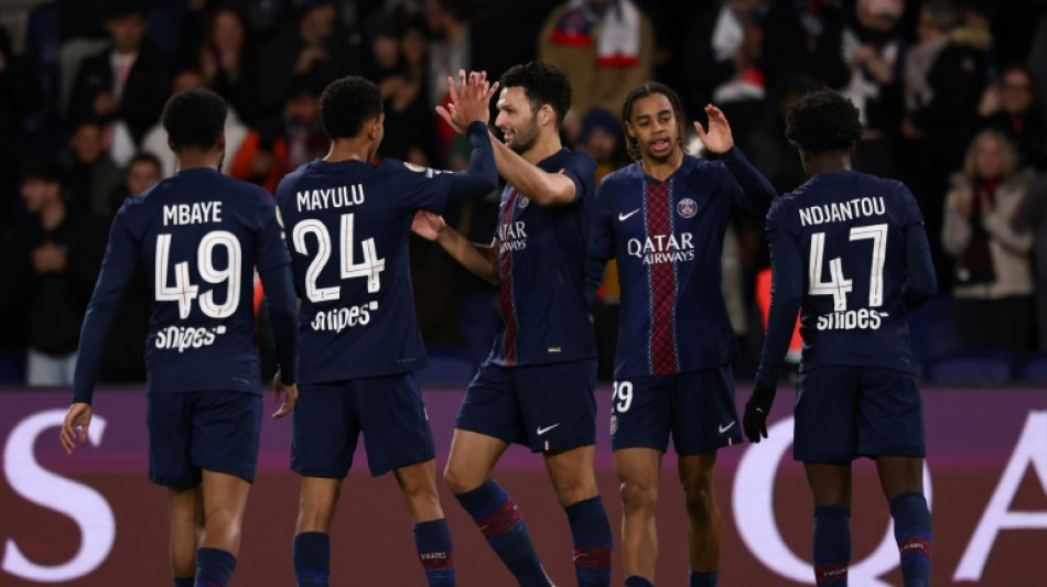 PSG goleia Rennes e segue na cola do líder Lens