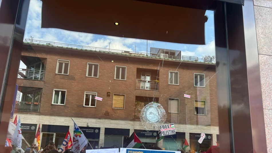 Tensioni al corteo pro Palestina a Milano