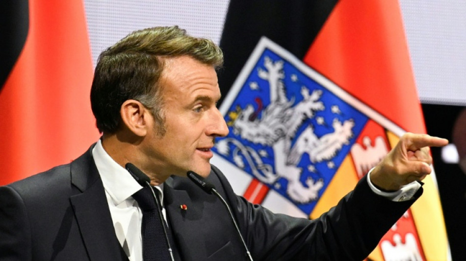 Macron warnt auf Einheitsfeier vor "Verfall" der Demokratien