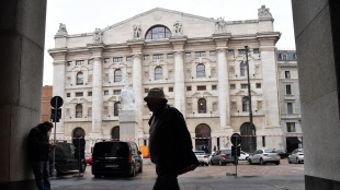 Borsa: Milano chiude ai massimi dal 2000 (+2,35%), ok Lottomatica e Amplifon, gi&ugrave; Eni