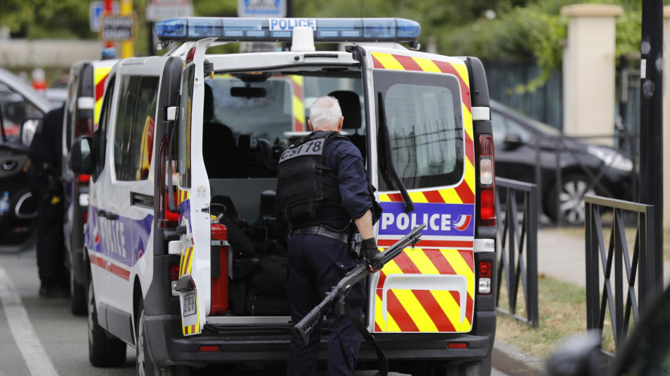 Attacco in Francia, la procura antiterrorismo indaga sull'aggravante razziale