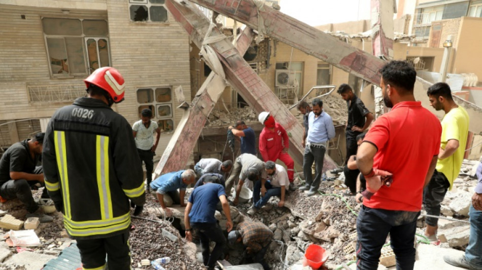 Dos muertos por otro derrumbe de un edificio en Ir&aacute;n