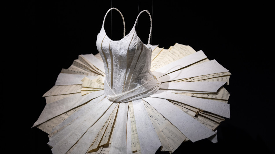 In mostra a Milano gli abiti-scultura di Caterina Crepax