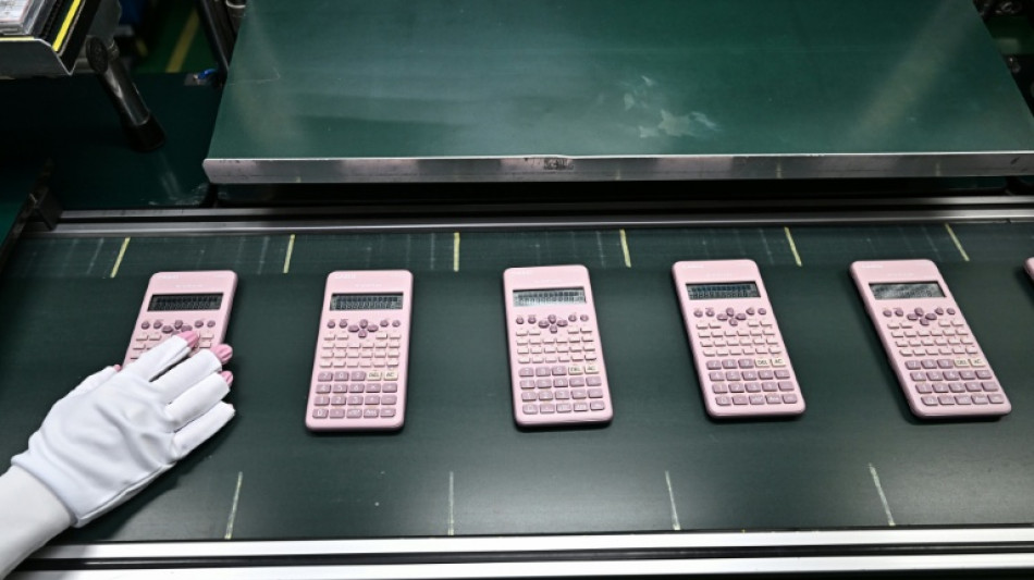 Des écoles aux boutiques, les calculettes à l'ancienne résistent à l'heure de l'IA