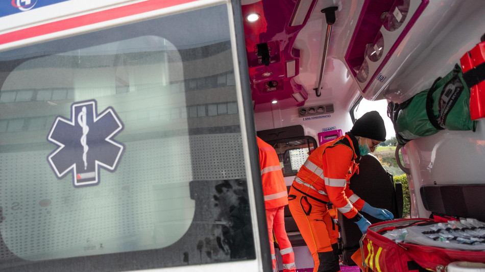 Auto pirata investe due ragazzi, muore 23enne