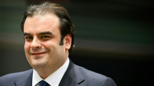 Grécia presidirá zona do euro 10 anos depois de quase ter sido expulsa