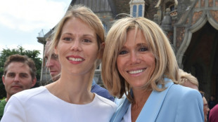 Cyberbullying afetou saúde da primeira-dama da França, diz filha de Brigitte Macron
