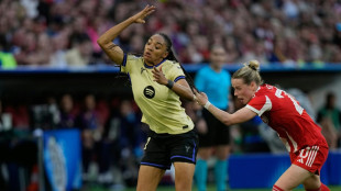 Kett mit Tor und Rot: Bayern erk&auml;mpfen sich Remis gegen Barca