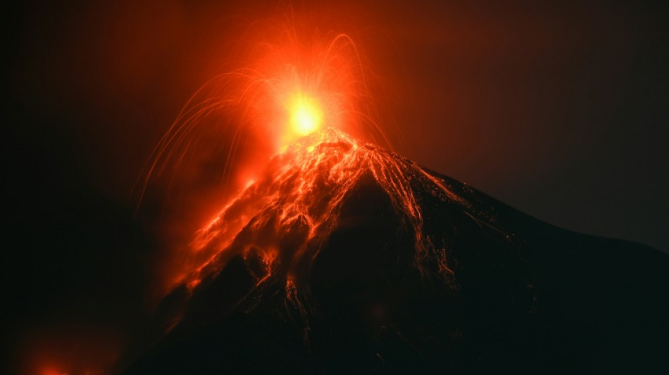 Cierran ruta en Guatemala por erupci&oacute;n de volc&aacute;n de Fuego