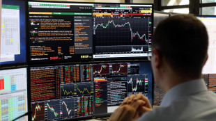 Borsa: Milano prosegue calo (-1%), spread stabile a 81 punti