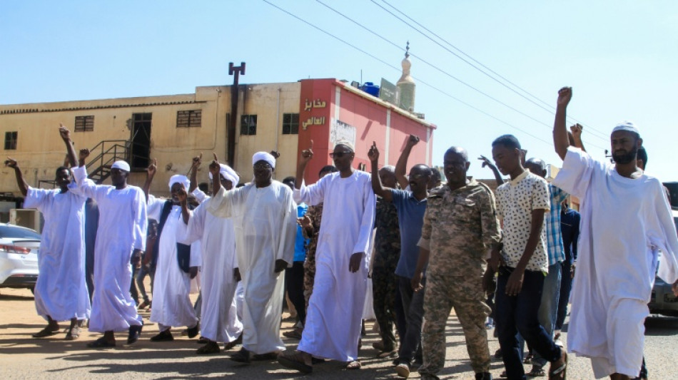Dezenas de milhares de civis fogem de conflito no Sudão