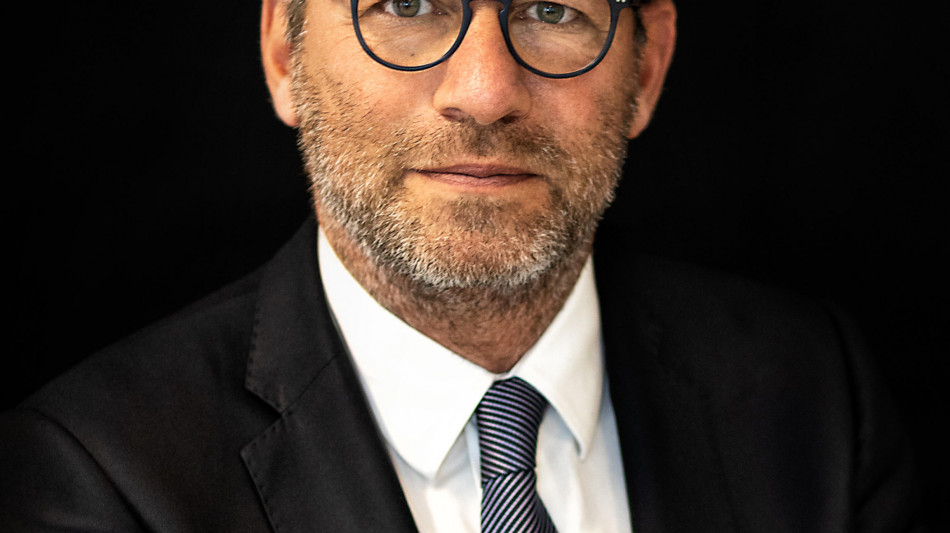 I ricavi di Armani a 2.192 milioni nel 2025 (-2,8%), cresce l'utile operativo