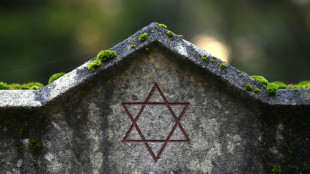 Niedersachsen: Jugendliche ritzen Hakenkreuze in Grabsteine auf j&uuml;dischem Friedhof