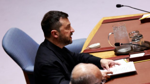 Los responsables rusos deben parar la guerra o buscarse "refugios antibombas", dice Zelenski