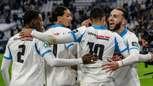 Olympique de Marselha vence Rennes (3-0), alivia crise e vai &agrave;s quartas da Copa da Fran&ccedil;a