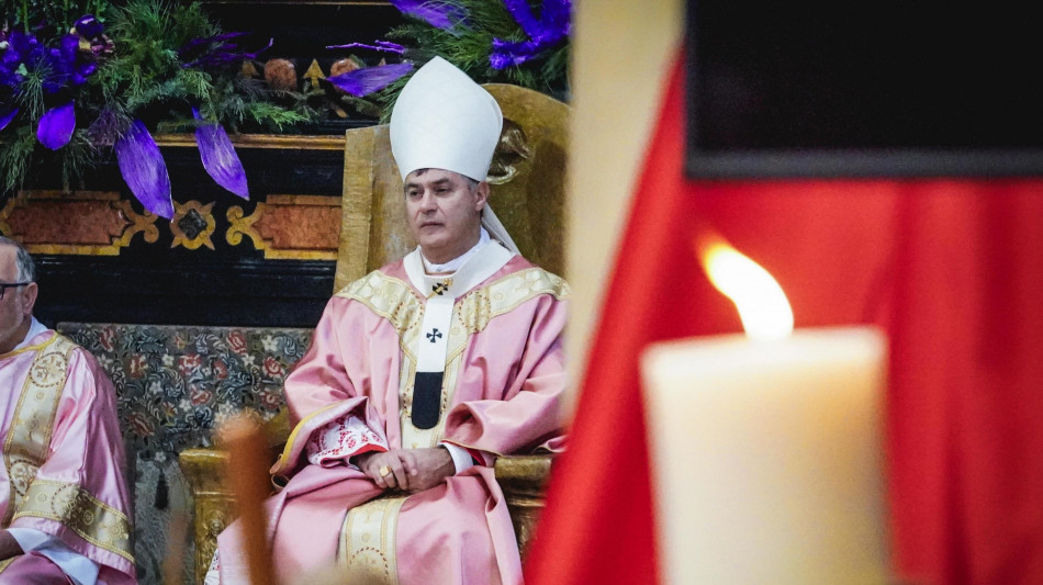 Cardinale Repole, 'manette ai migranti ferita all'umanità'