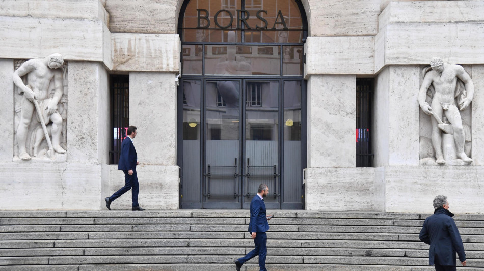 Borsa: Milano corre con Stm, Cucinelli e Ferrari, gi&ugrave; Tim