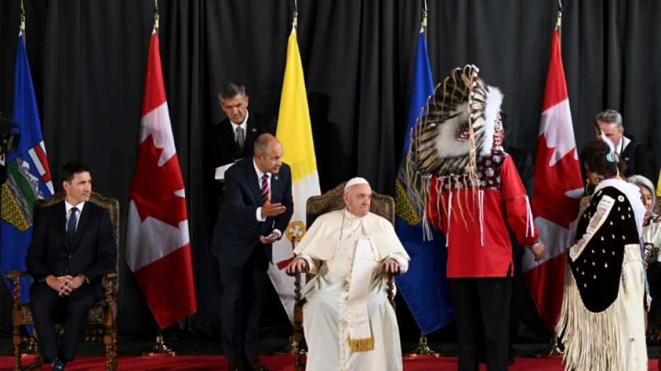 El papa inicia visita "penitencial" a comunidades ind&iacute;genas de Canad&aacute; 