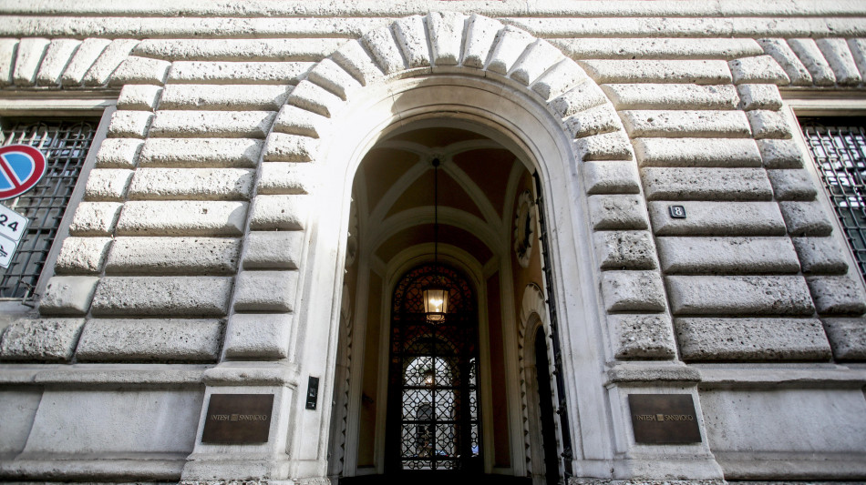 Mps sale in Borsa (+0,85%) dopo il rilancio di Intesa (+0,8%)