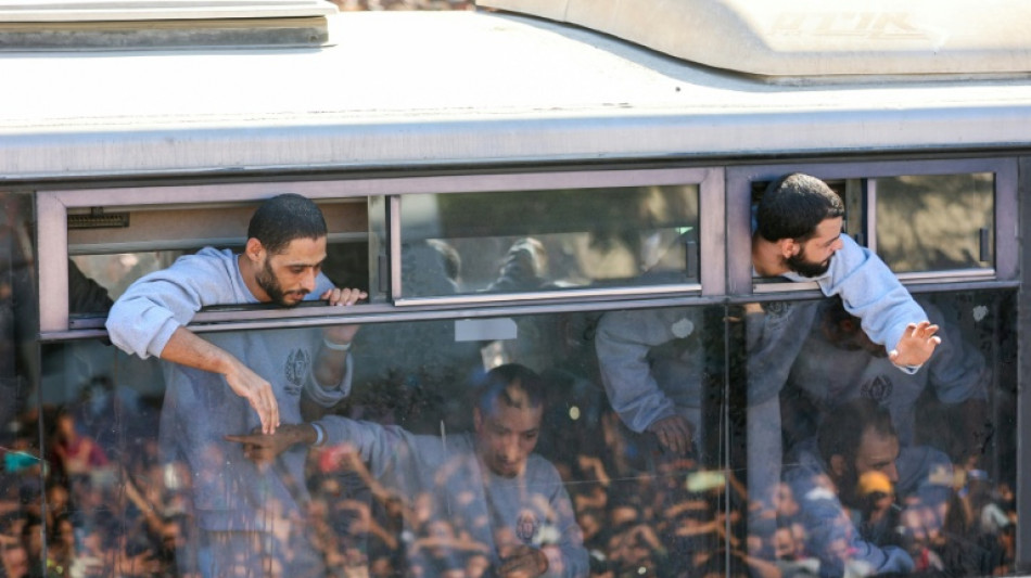 "Une renaissance": vive émotion à la libération de prisonniers palestiniens