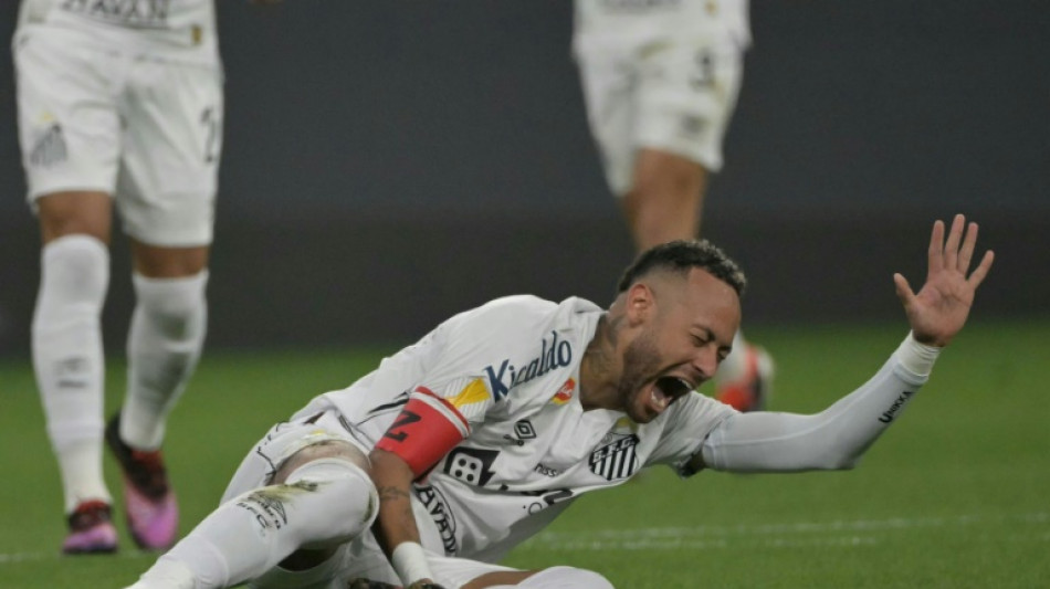 Em seu retorno ao Santos, Neymar protagoniza mais um capítulo para esquecer