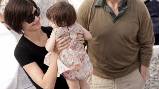 La figlia di Tom Cruise rinuncia al cognome del padre, nuova vita come Suri Noelle