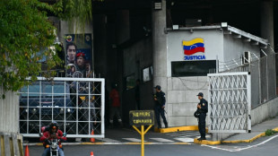 Families wait in anguish for prisoners' release in Venezuela 