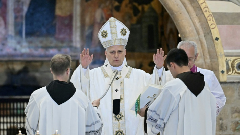 Papa se re&uacute;ne com jovens durante visita a Assis