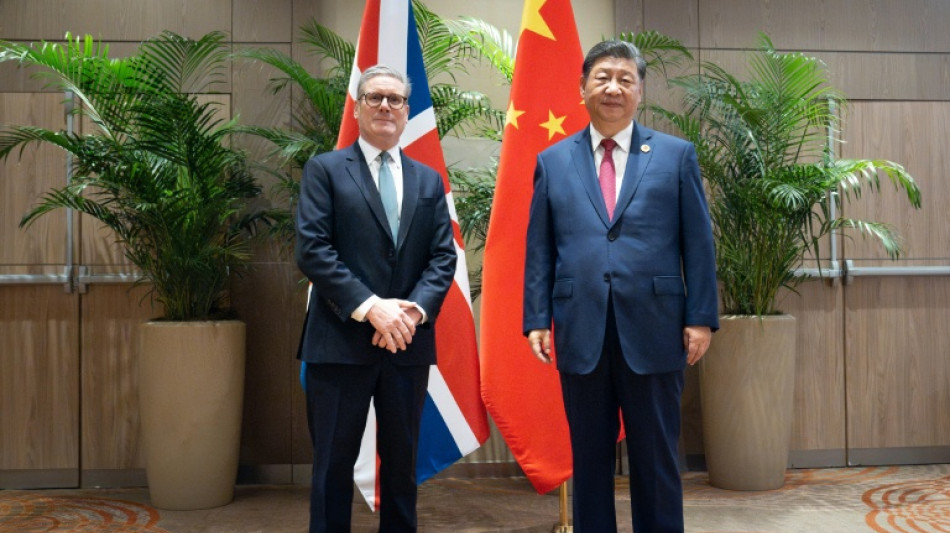 Primeiro-ministro brit&acirc;nico visita a China para defender associa&ccedil;&atilde;o 'pragm&aacute;tica'