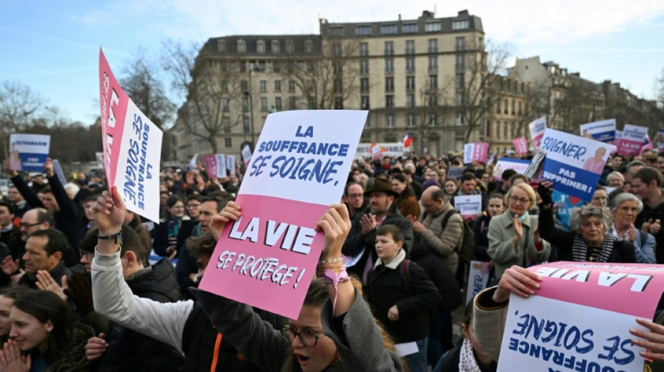Les opposants &agrave; la future loi fin de vie manifestent &agrave; Paris
