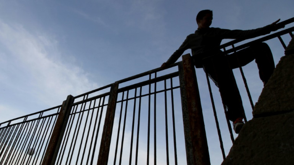 Multitudinario intento de emigrantes de cruzar la frontera con Espa&ntilde;a