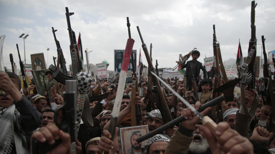 Media Houthi, 'gli Usa hanno lanciato 3 attacchi aerei su Sanaa'