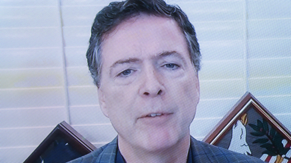 L'ex direttore dell'Fbi James Comey si &egrave; costituito in Virginia